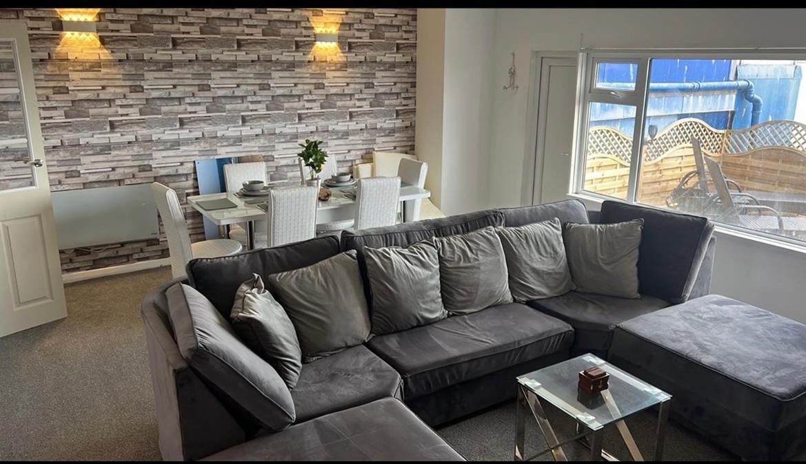 Sea View Lavish Apartment Sky Tv Whirlpool Bath Huge Balcony Newly Refurbished Bridlington Exterior photo