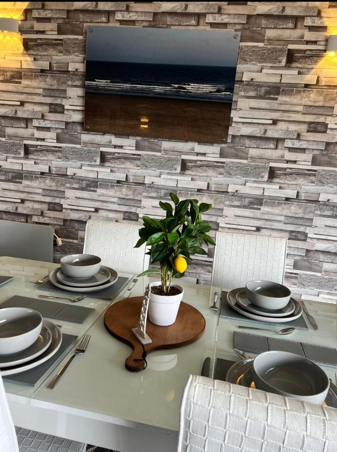 Sea View Lavish Apartment Sky Tv Whirlpool Bath Huge Balcony Newly Refurbished Bridlington Exterior photo