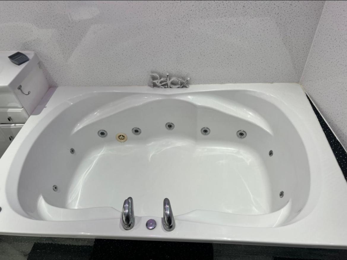 Sea View Lavish Apartment Sky Tv Whirlpool Bath Huge Balcony Newly Refurbished Bridlington Exterior photo