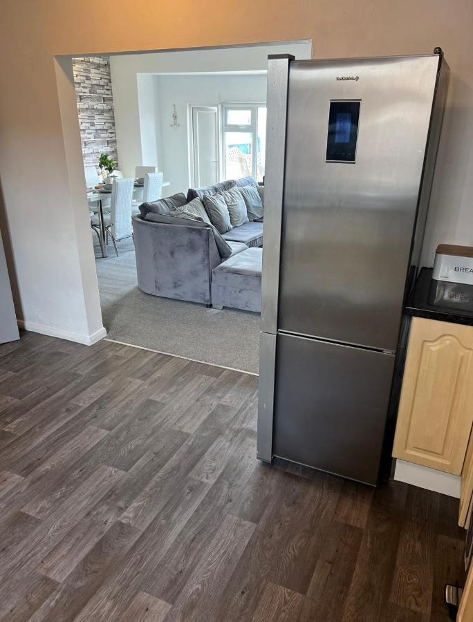 Sea View Lavish Apartment Sky Tv Whirlpool Bath Huge Balcony Newly Refurbished Bridlington Exterior photo