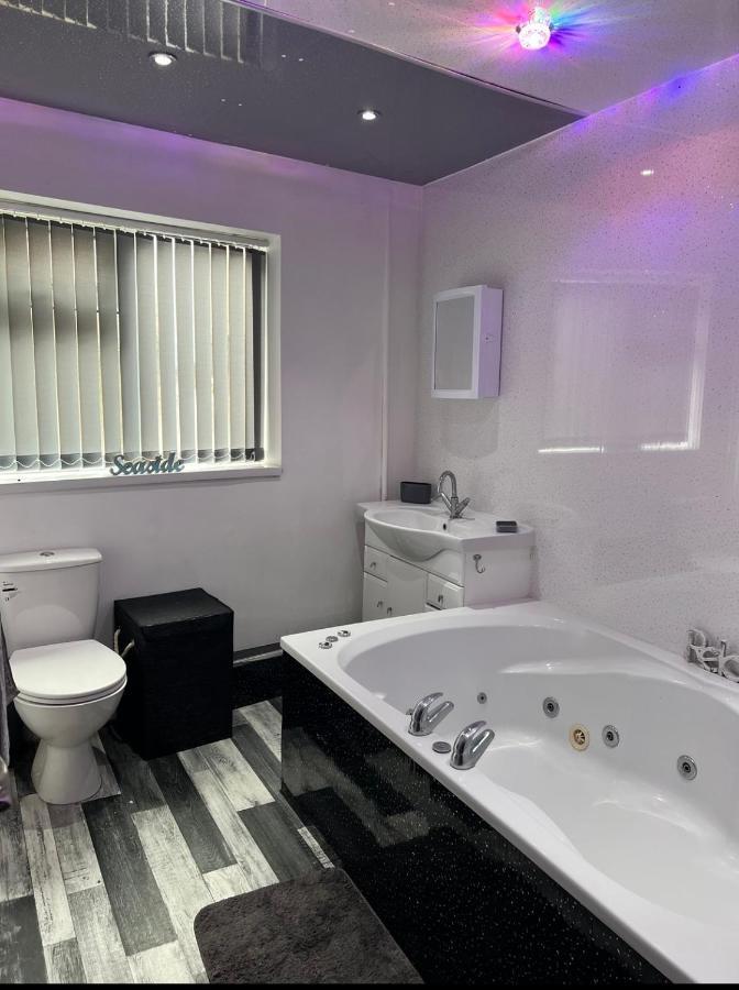 Sea View Lavish Apartment Sky Tv Whirlpool Bath Huge Balcony Newly Refurbished Bridlington Exterior photo